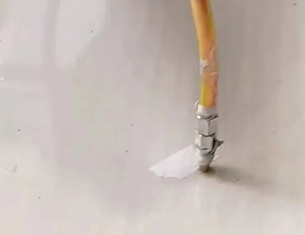 响水瓷砖空鼓维修公司专业解答在瓷砖铺贴过程中，如果使用的砂料过粗（如全部使用了粗砂），可能会导致以下问题